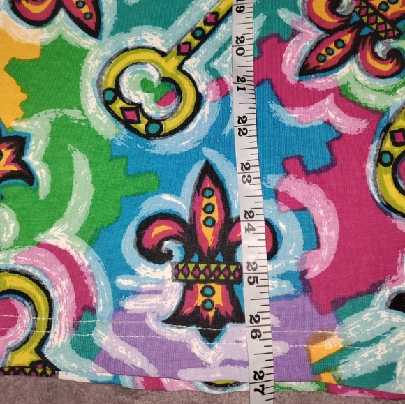 In Charge | VINTAGE MARDI GRAS SHORT SLEEVE T-SHIRT WITH SHOULDER PADS  ONE SIZE - Picture 15 of 15